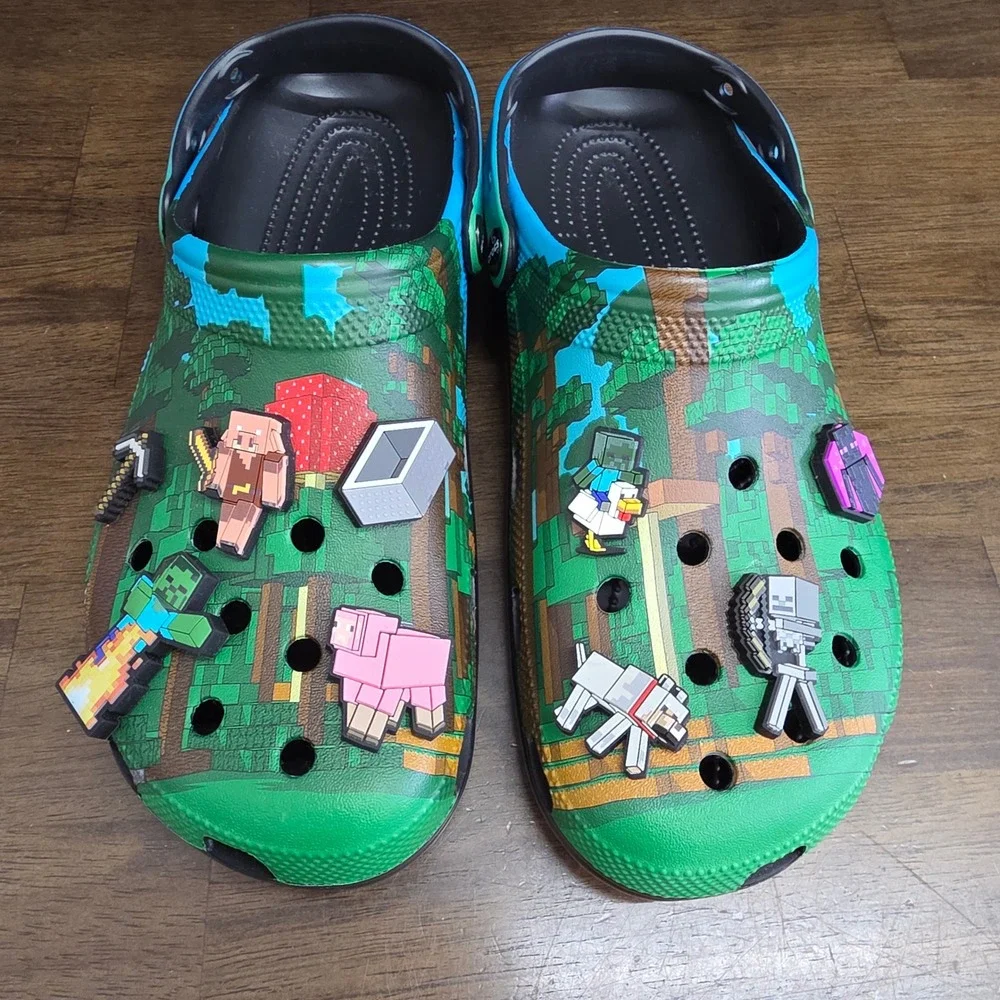 Crocs Minecraft Clogs Mens Size 11 Green Blue Graphic Jibbitz Charms
